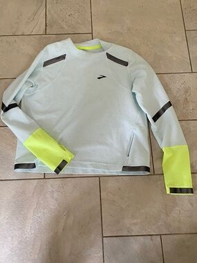 Brooks women’s run visible thermal shirt large
